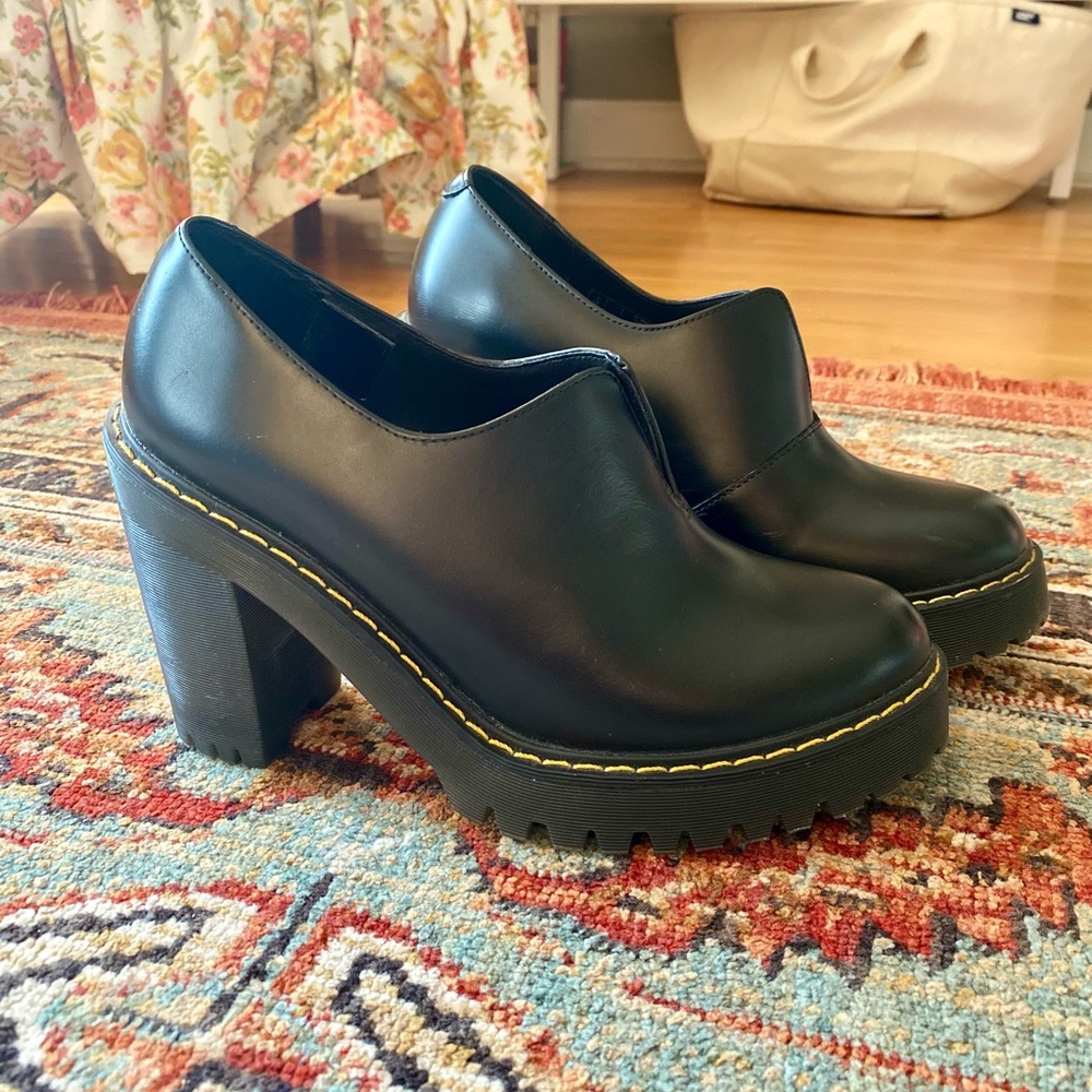 Dr Marten’s Cordelia Chunky Retro Mod Platform Heel, Size 7 US